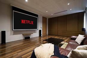 Ekkamai Luxury Villa With Home Cinema