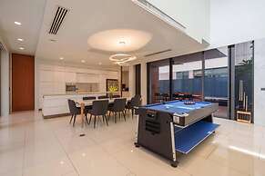 Ekkamai Luxury Villa With Home Cinema