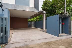 Ekkamai Luxury Villa With Home Cinema