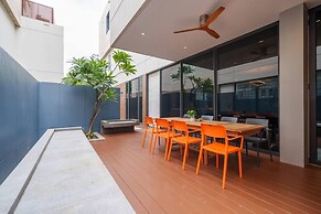 Ekkamai Luxury Villa With Home Cinema