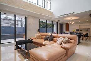 Ekkamai Luxury Villa With Home Cinema