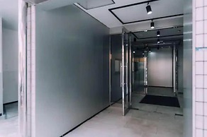 Minimalist Loft 202