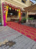 Deepak Hotel