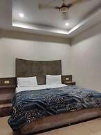 Deepak Hotel