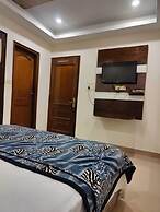 Deepak Hotel