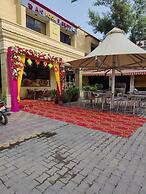 Deepak Hotel