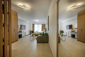 Cens Silver Suites