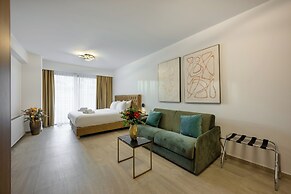 Cens Silver Suites