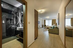 Cens Silver Suites