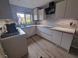 3 Bedroom - 1 Bathroom - Garden - Pet Friendly
