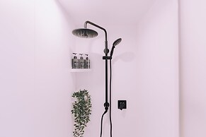 Minimalist Loft 902