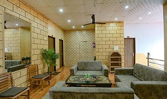 Fabhotel Maya