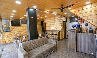 Fabhotel Maya