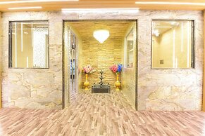 Fabhotel Pearl Square