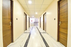 Fabhotel Pearl Square