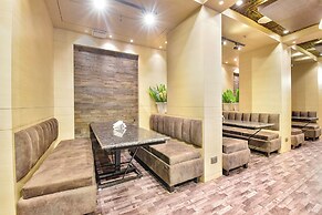 Fabhotel Pearl Square