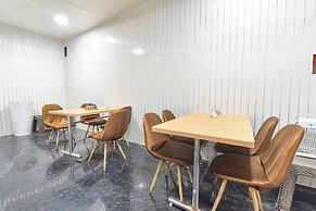 Fabhotel Pearl Square
