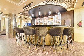 Fabhotel Pearl Square