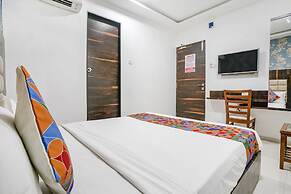 Fabhotel Elvis Inn