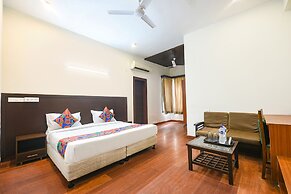 Fabhotel Silver Tree