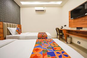 Fabhotel Well Back
