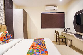 Fabhotel Well Back