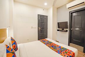 Fabhotel Woodland