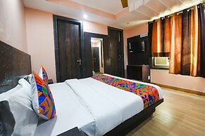 Fabhotel Moon Light