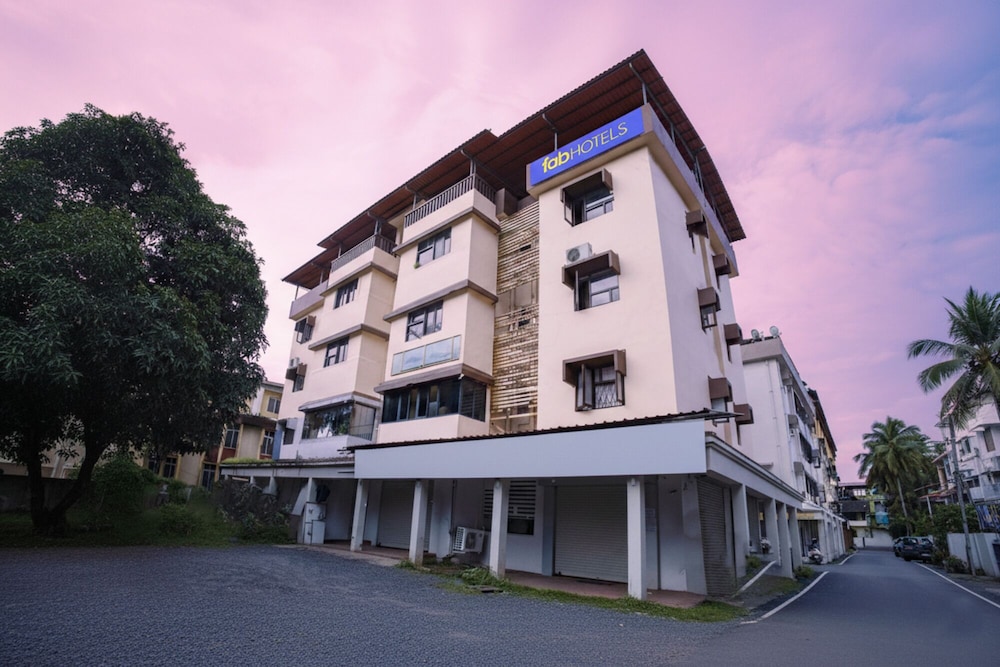 Fabhotel Comfort Stays