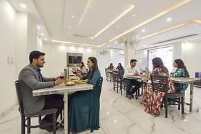 Fabhotel Dev Palace