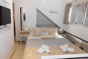 Rooms and apartments Paese