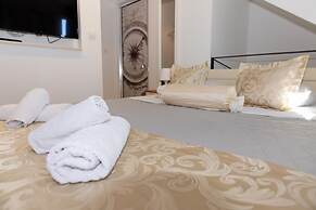 Rooms and apartments Paese