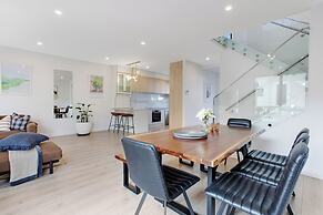 Central Oasis Townhouse with Parking
