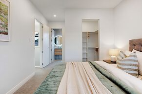 Central Oasis Townhouse with Parking