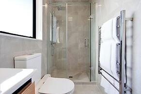 Central Oasis Townhouse with Parking
