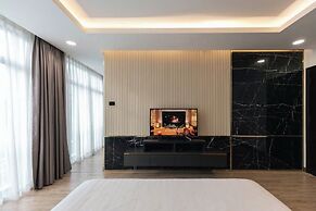 Luxhome Mekong Hotel