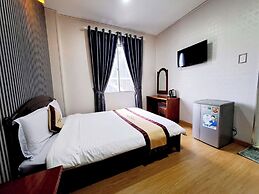 A Dong Hotel DL - by BAY LUXURY