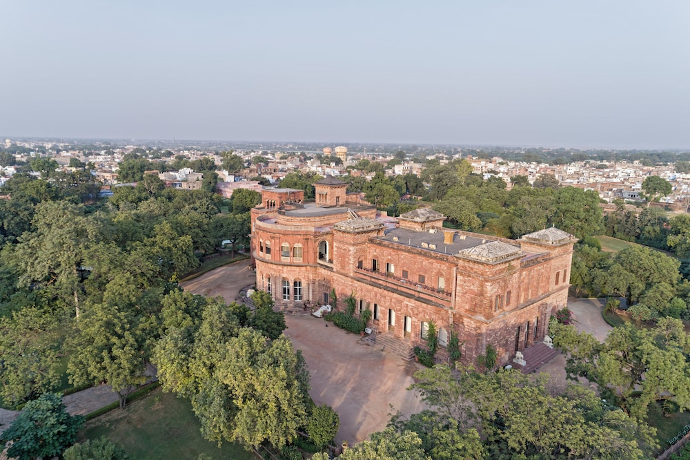 Raj Niwas Palace
