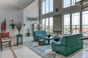 Villa Fleurdelys - Sleeps 24 - Pool - Cool Jacuzzi