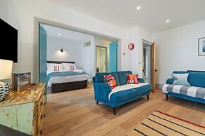 Windermere House - Sea Views Close to Harbour