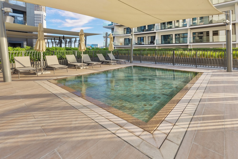 Waves - Premium Studio Stay in the He