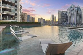 Waves - Premium Studio Stay in the He