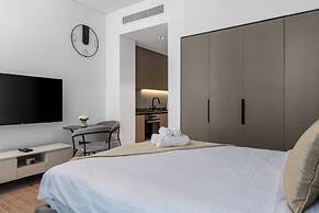 Waves - Premium Studio Stay in the He