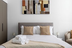 Waves - Premium Studio Stay in the He