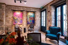 Atrium Suites