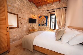 Atrium Suites