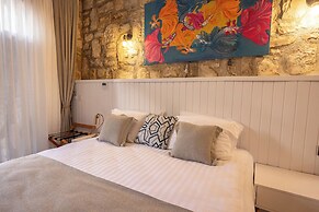 Atrium Suites