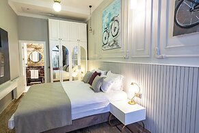 Atrium Suites
