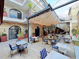 Atrium Suites