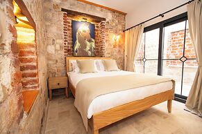 Atrium Suites
